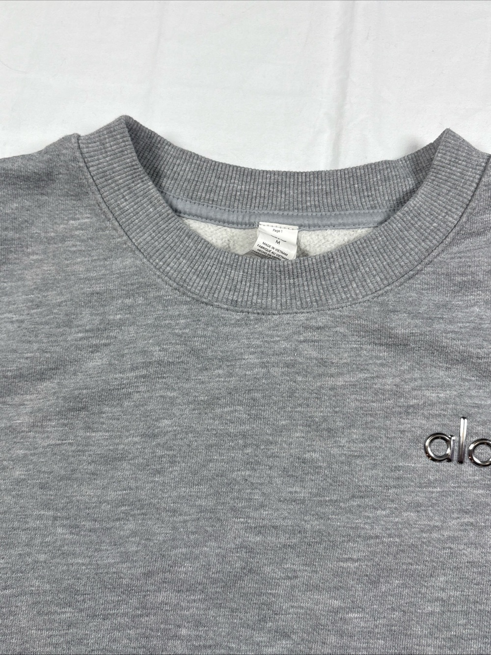 ALO Yoga Woman’s Light Gray Crewneck Sweatshirt - Picture 3 of 7